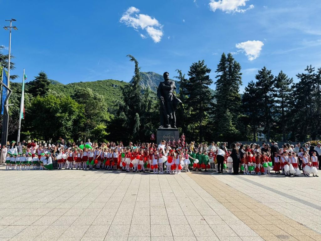 IX Общински преглед на Мажоретните състави - ДГ Знаме на мира - Враца